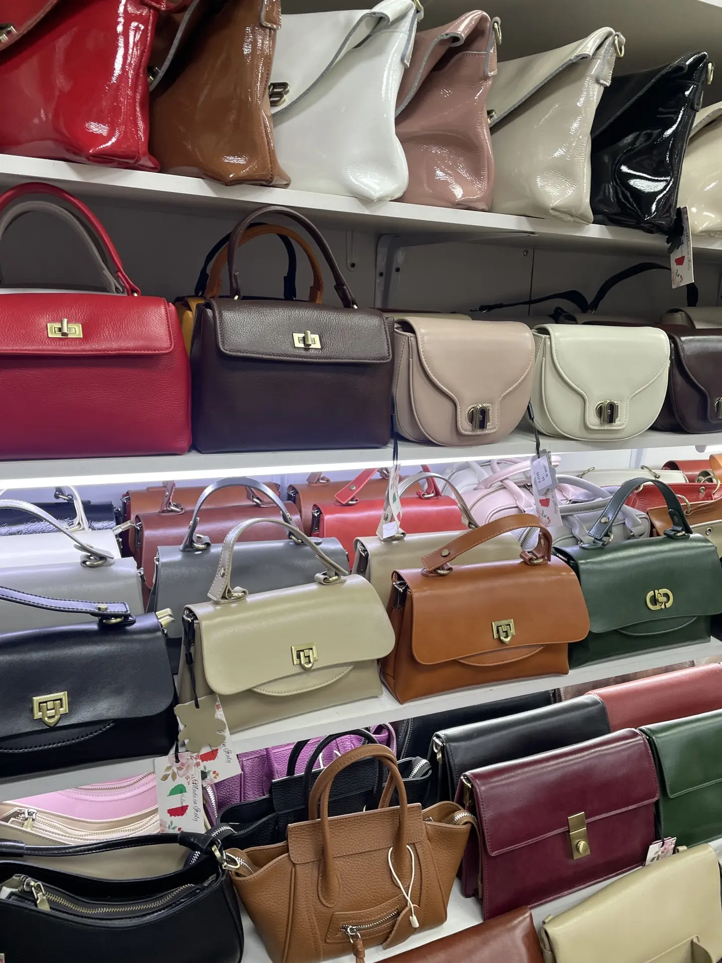 Стильные сумки для любого случая! 👜

От лаконичной классики до самых актуальных трендов сезона — вы