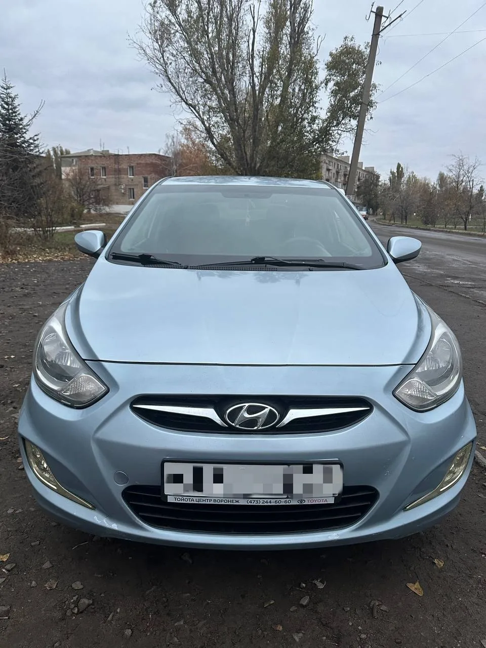 Hyundai Solaris 2011 год в отличном состоянии.1.6 Автомат,подогрев  сидений, кондиционер (заправлен)