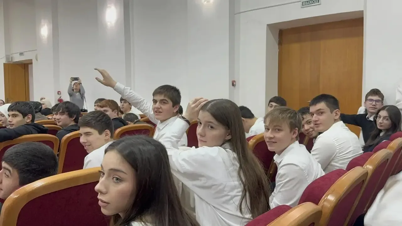 Сегодня в нашем городе прошло особенное событие — фотовыставка «Дети героев» 🇷🇺  Это не просто экспо