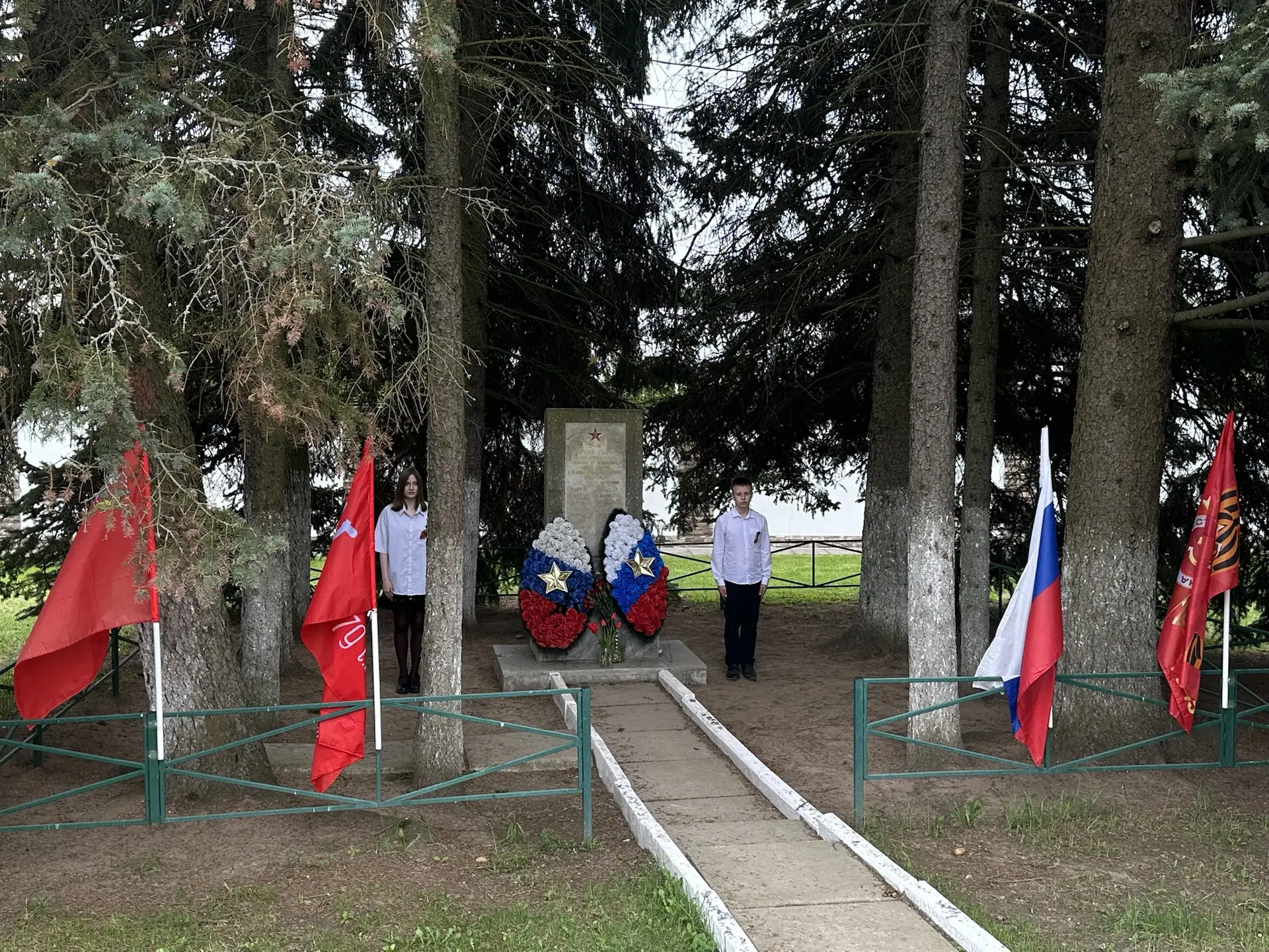 🇷🇺 Память сильнее времени: семиклассники заступили на Пост №1  Есть традиции, которые не прерываются