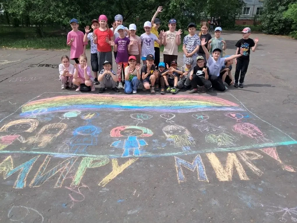 🎨 Ученики нашей школы присоединились ко Всероссийской акции «Краски детства», организо...