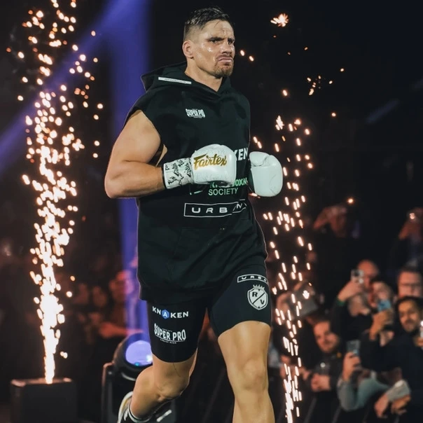 ⚡Рико Верхувен вошёл в число лучших тяжеловесов мира по версии WBC и WBA

Проявив себя в поединке пр