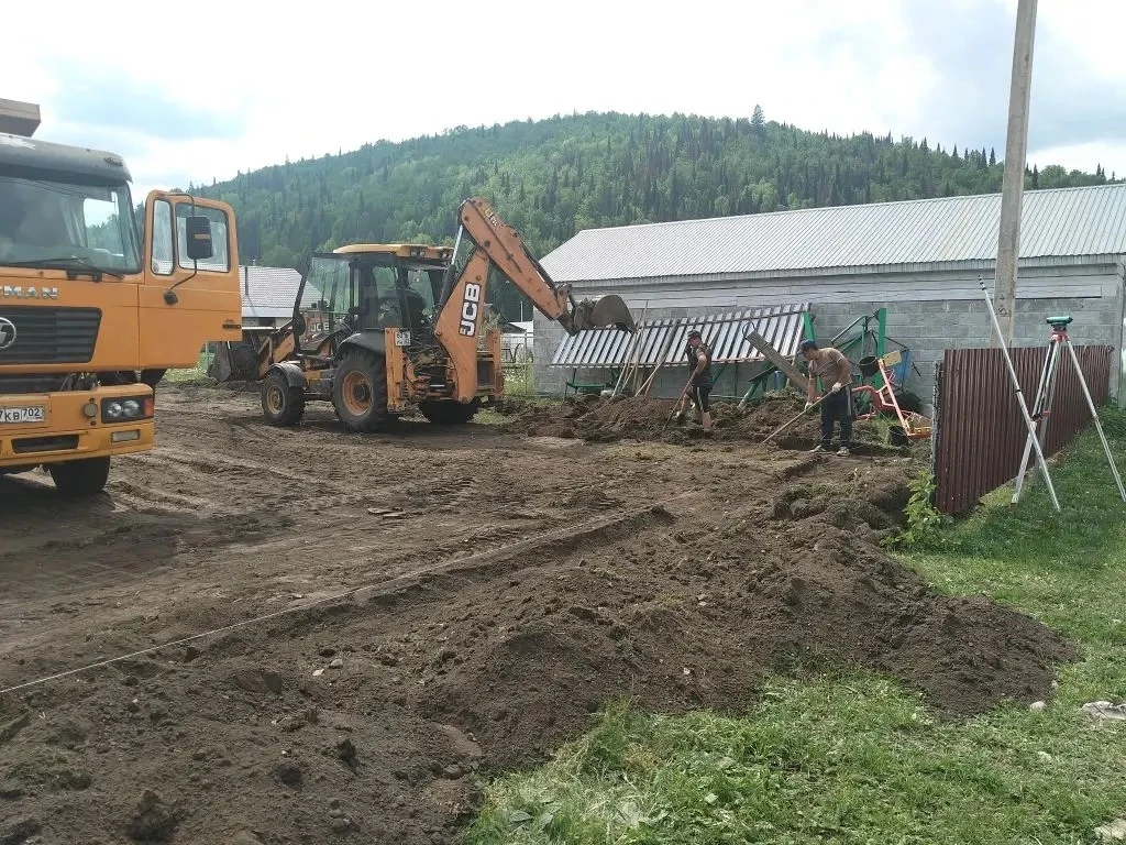 В деревне Новый Бердяш Караидельского района полным ходом идут работы по обустройству с...