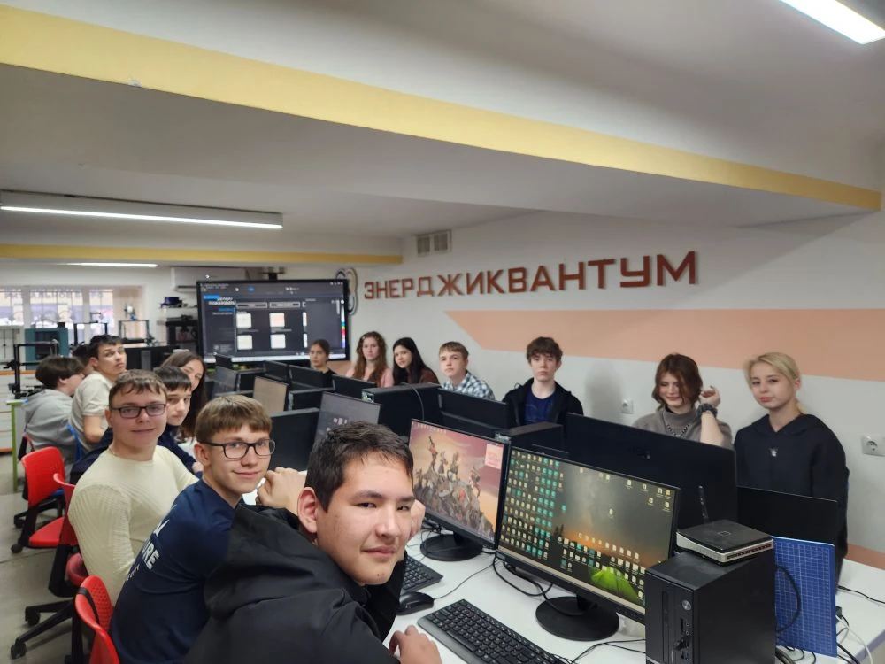 В рамках проекта "Квант знаний" 01.04.2026 ребята Романовской школы посетили детский технопарк "Кван