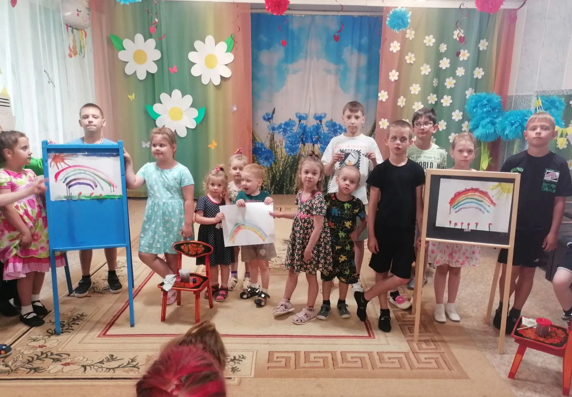 🎨 РАЗНОЦВЕТНАЯ ИГРА 🎨
В детском центре "Родник" прошло творческое игровое мероприятие "Разноцветна