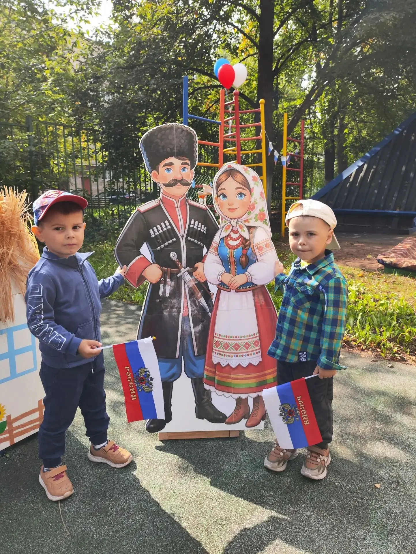 Сегодня в прогимназии прошёл праздник, посвящённый Дню флага! 🇷🇺 Наши малыши с огромн...