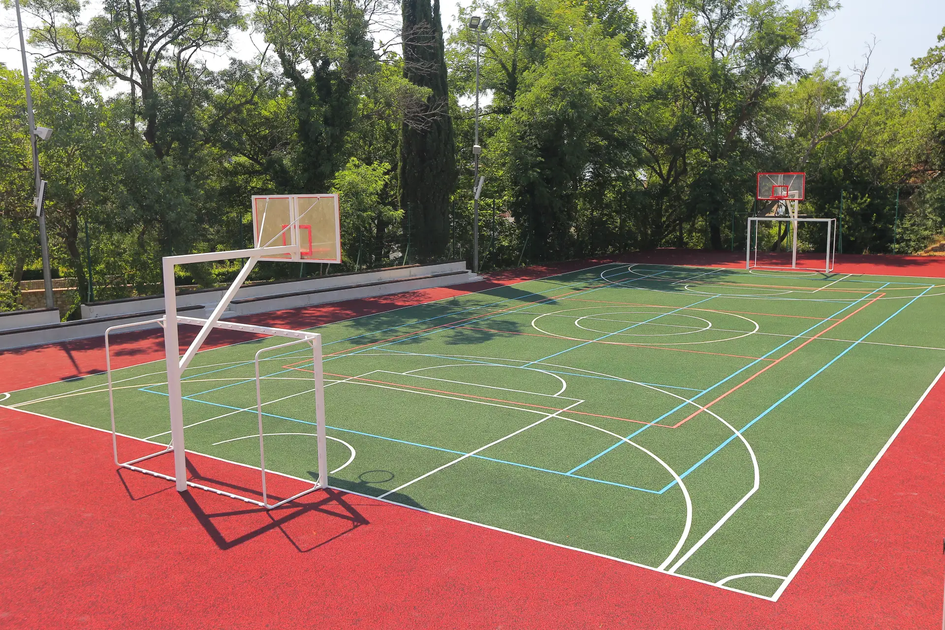 🏀 В "Артеке" отремонтировали спортплощадку в лагере "Морской".