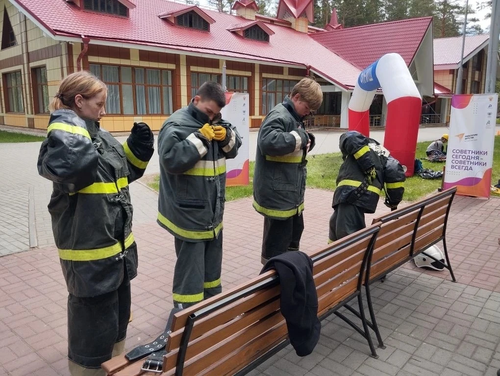 Дебют команды «Эверест» на краевых соревнованиях «Школа безопасности»  С 15 по 17 мая на базе оздоро