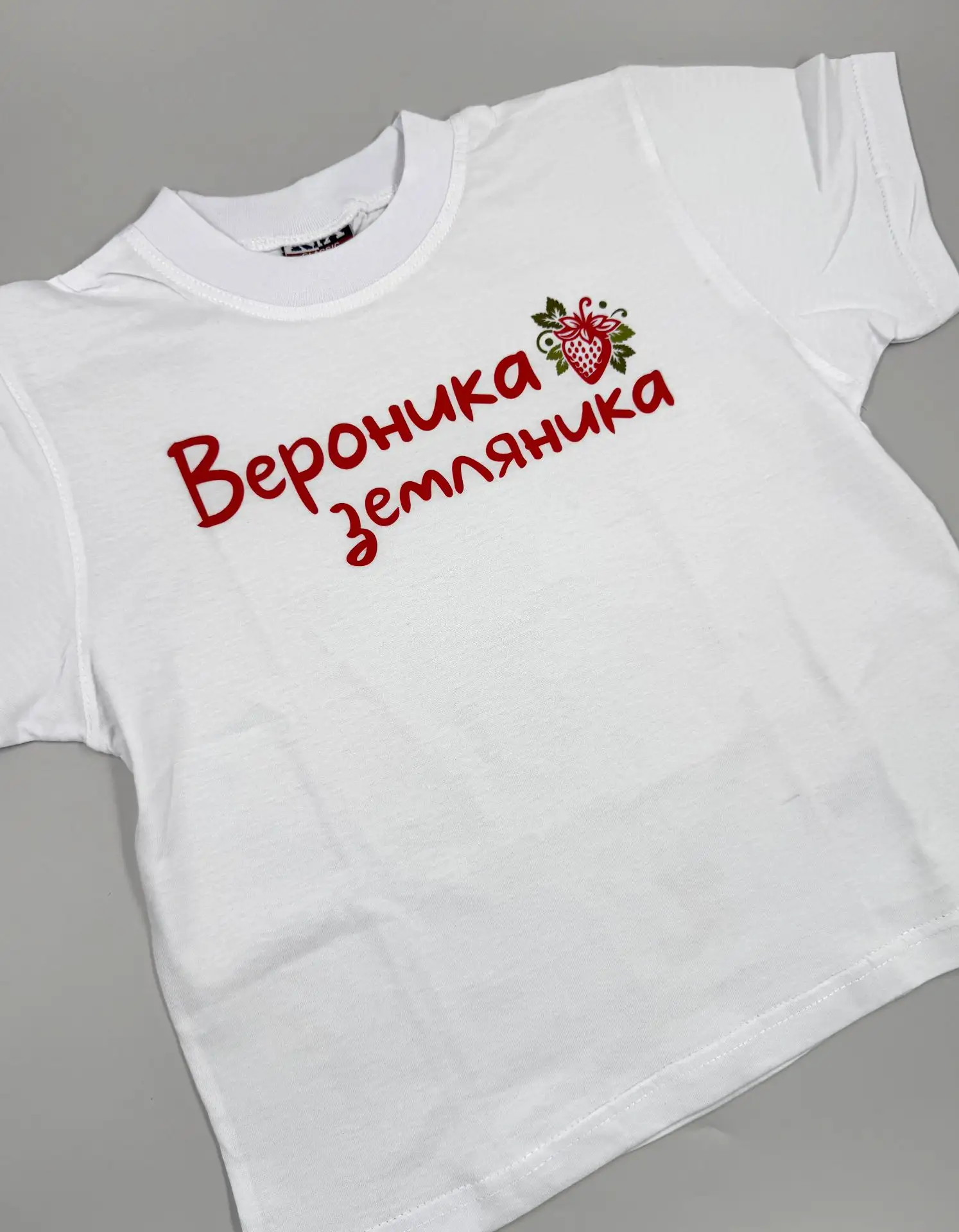 Сделали вот такую веселую детскую футболку 🍓 (ДТФ-печать)