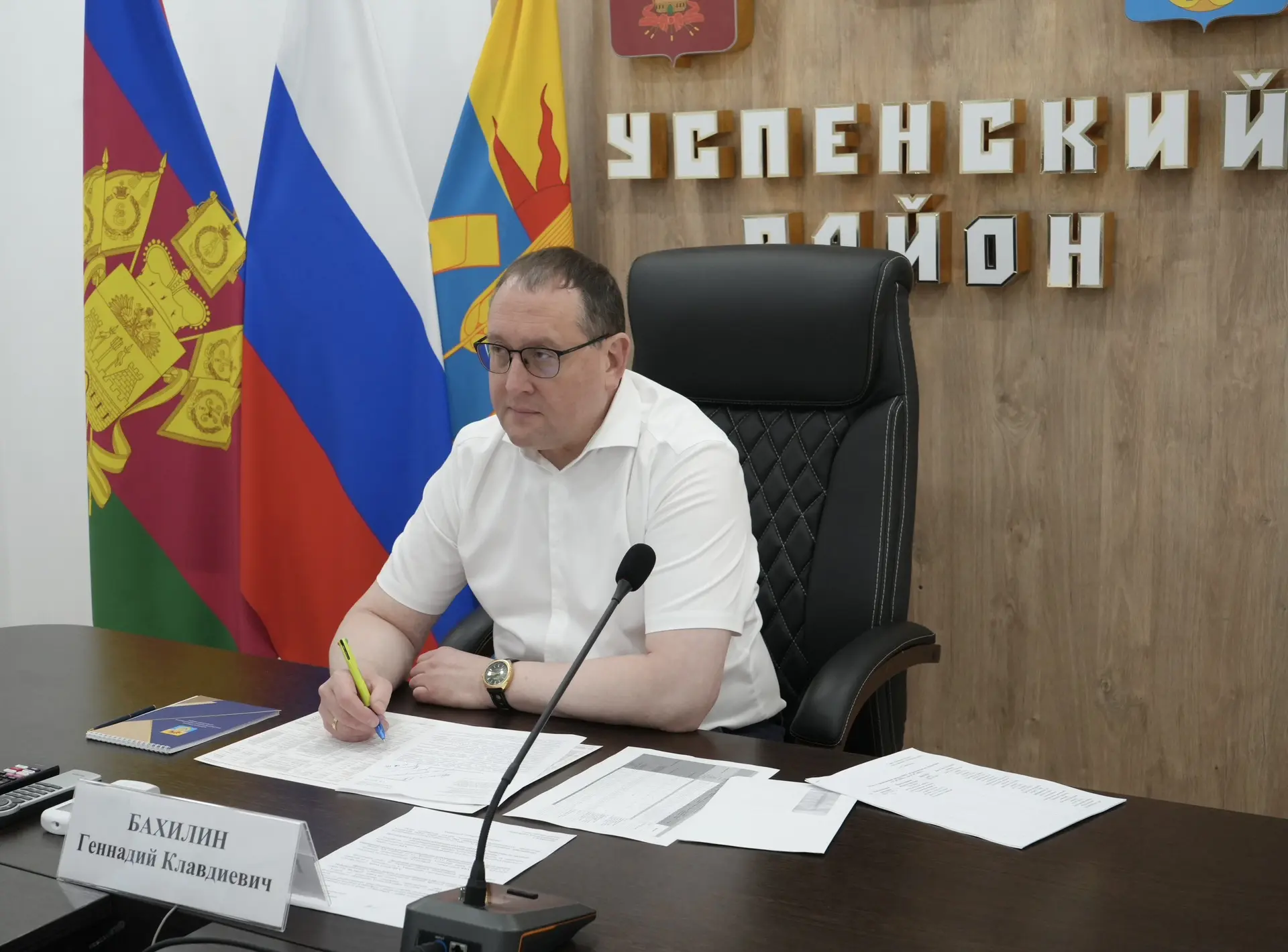 Совместно с председателем Совета муниципального образования Успенский район Р.Л.Казинов...