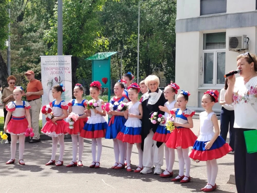 Когда танец превращается в реальную помощь: «Ровесник» выступил на ярмарке добра 🕊️