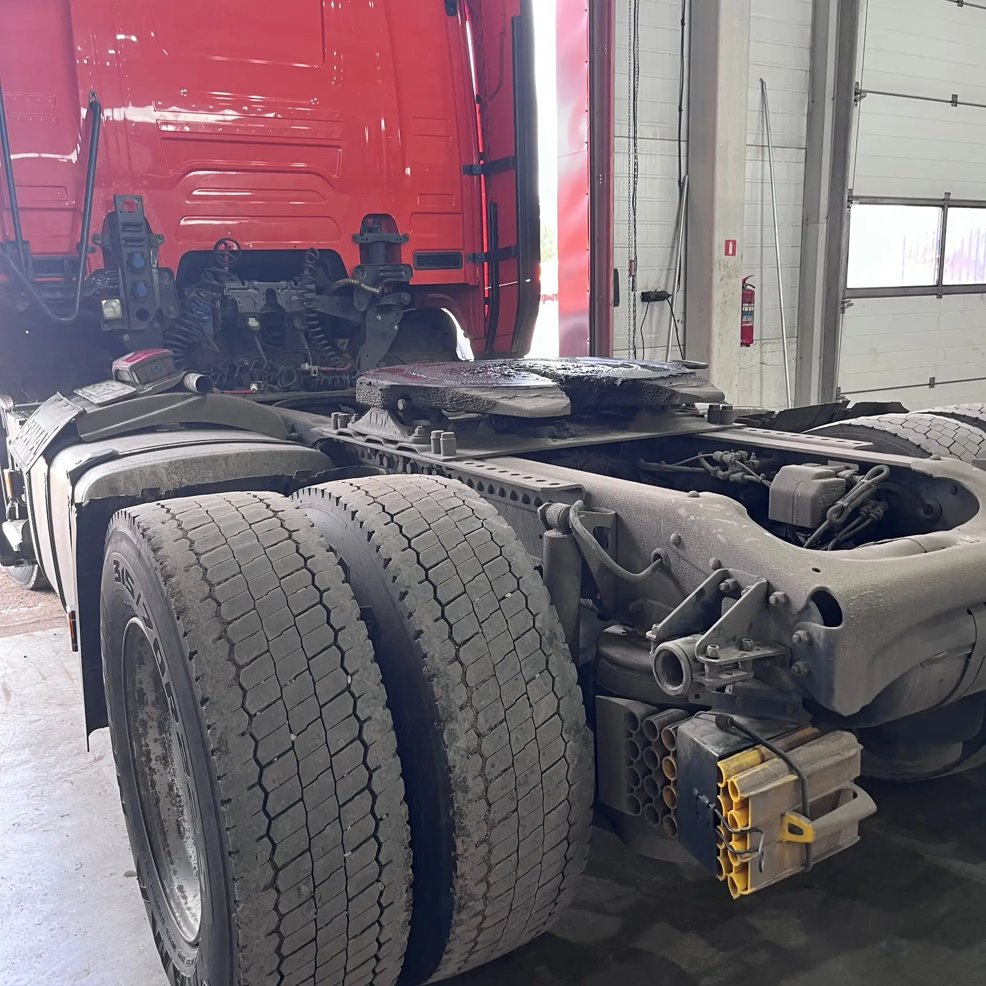 На днях в наш автосервис заехал тягач Scania для замены поврежденного кронштейна заднег...