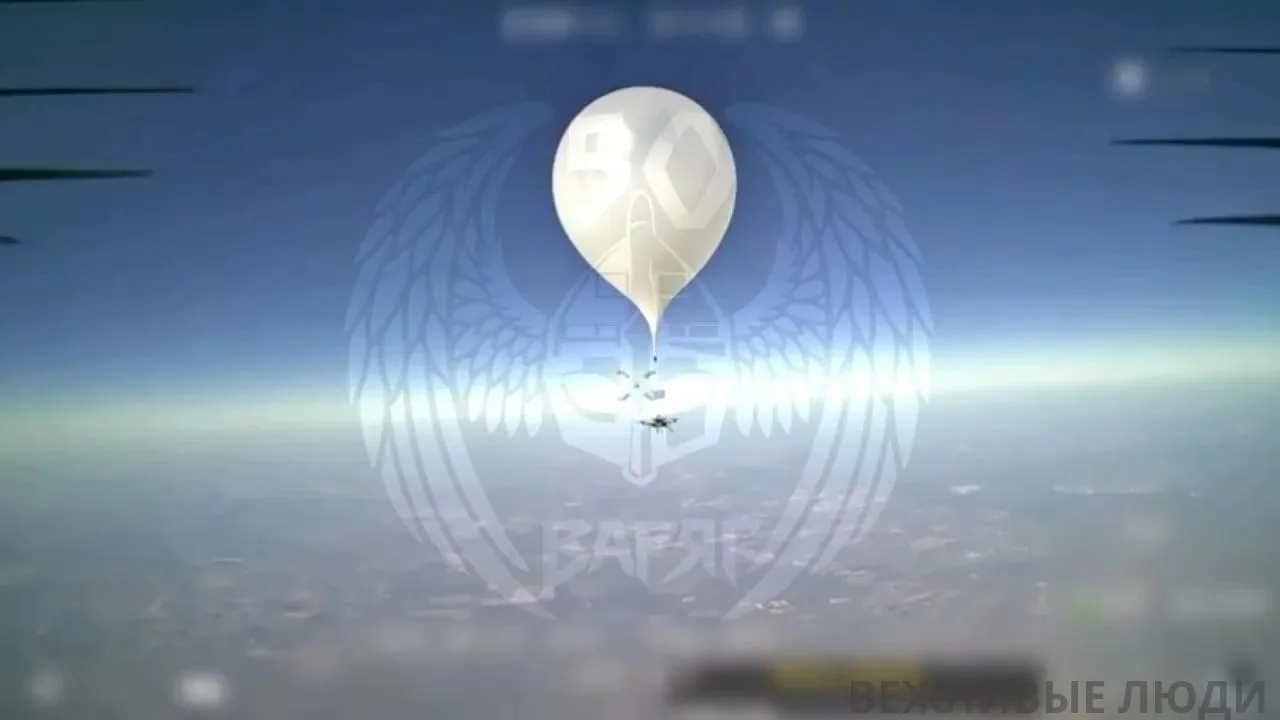 Оператор войск беспилотных систем на высоте более 10 км (!) поразил аэростат ВСУ с моду...