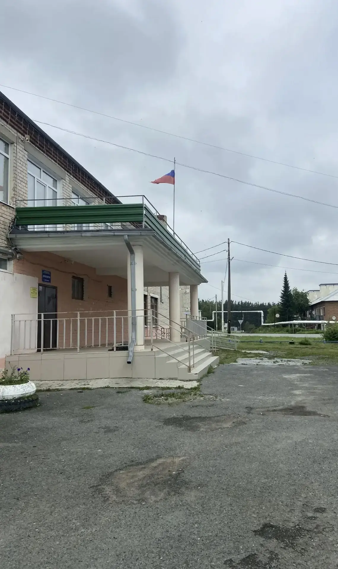 Друзья, у нас отличная новость! Завершилось благоустройство территории возле Дома культуры с. Знамен