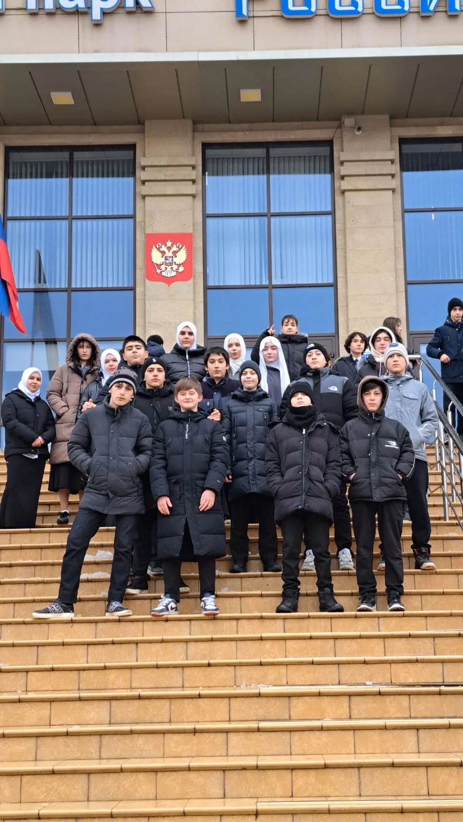Учащиеся 8 «В» класса вместе с классным руководителем Заирой Магомедовой посетили интересное меропри