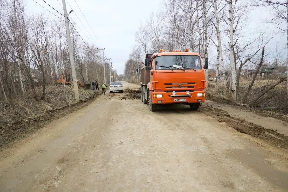В Южно-Сахалинске следят за состоянием грунтовых дорог ✅