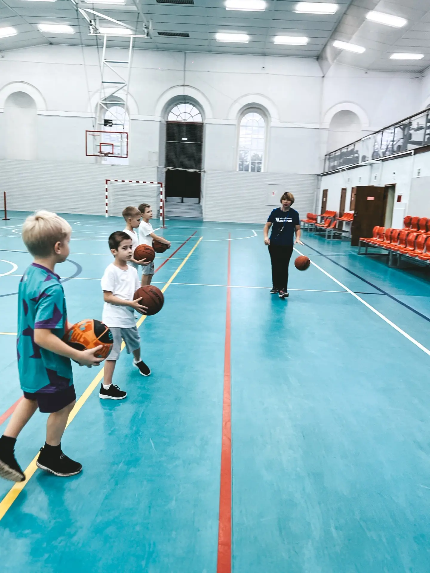 Занятия баскетболом для детей 4-6 лет.