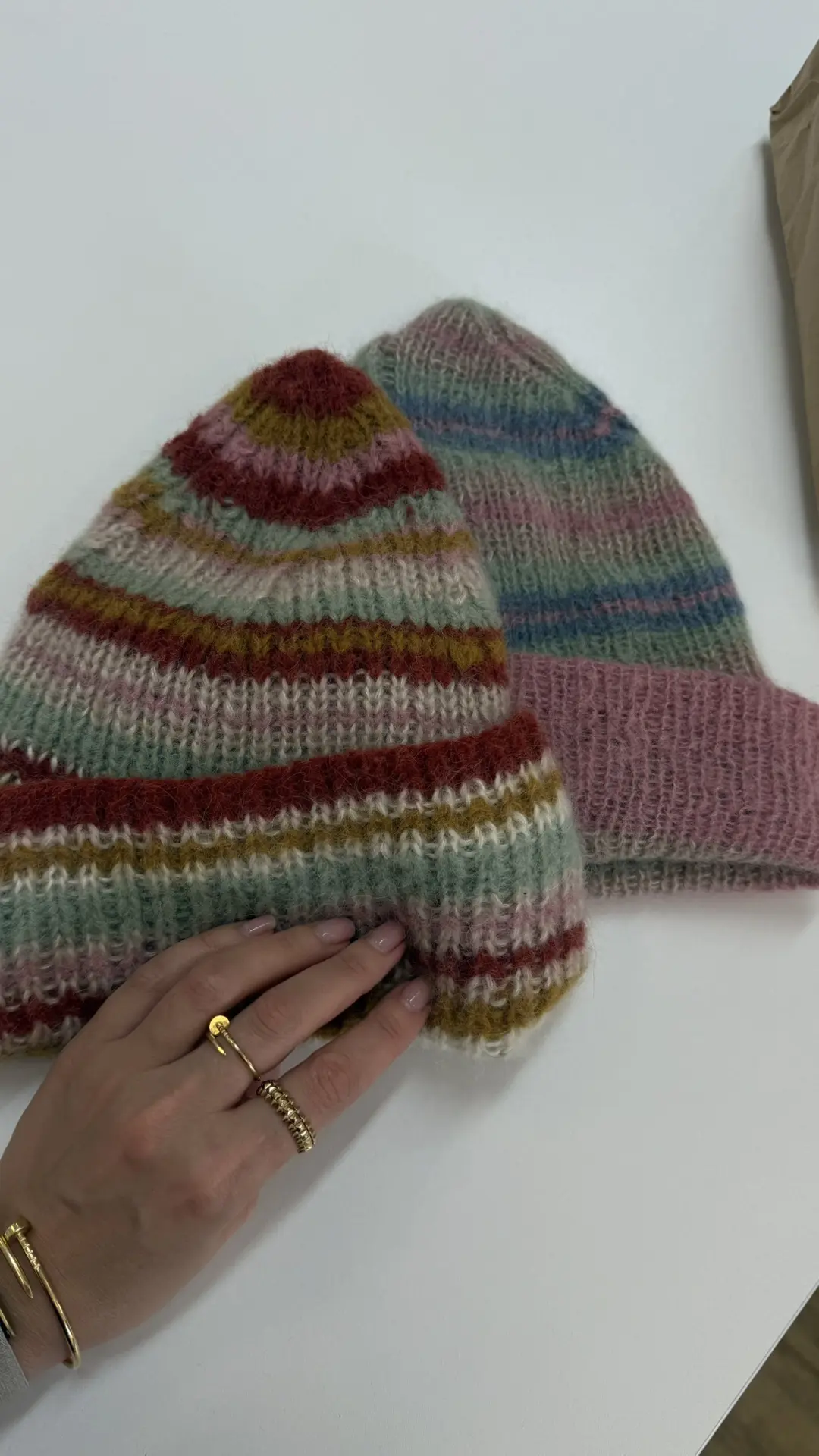 Сегодня с весь день в экспериментальном цеху🪡🧵

Выбираем еще ткани и примеряем образцы 🩵