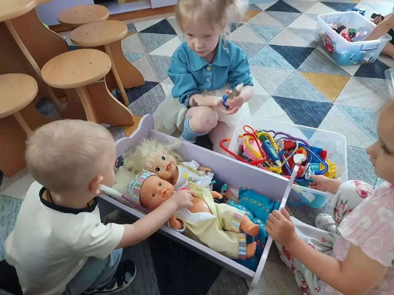 ❓ Больная тема для многих родителей: «Мой жадина! Не отдаёт машинку/куклу. Как быть?»