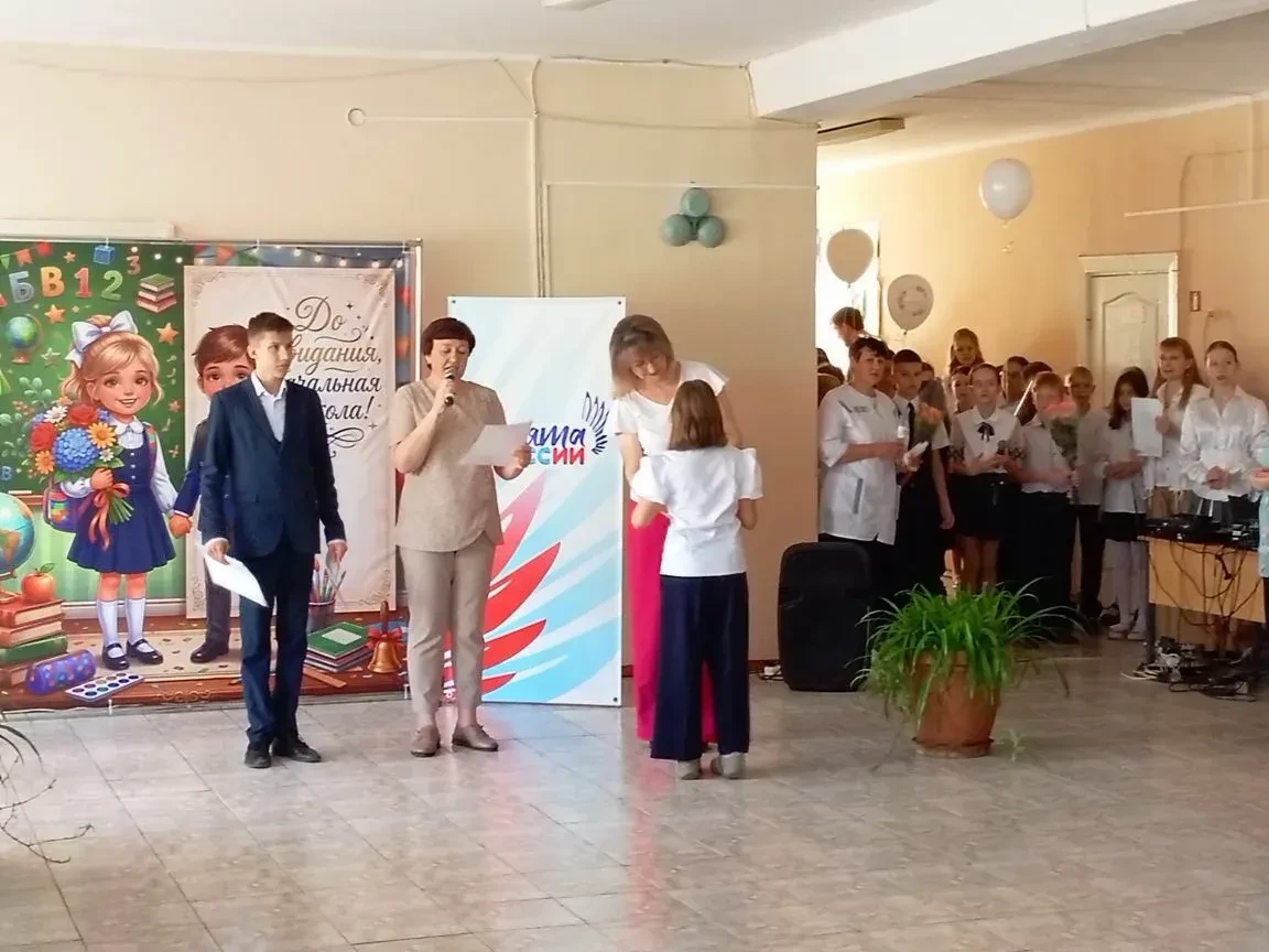 Последний звонок для 4-х классов — прощание с начальной школой!  Сегодня в нашей школе прозвенел осо