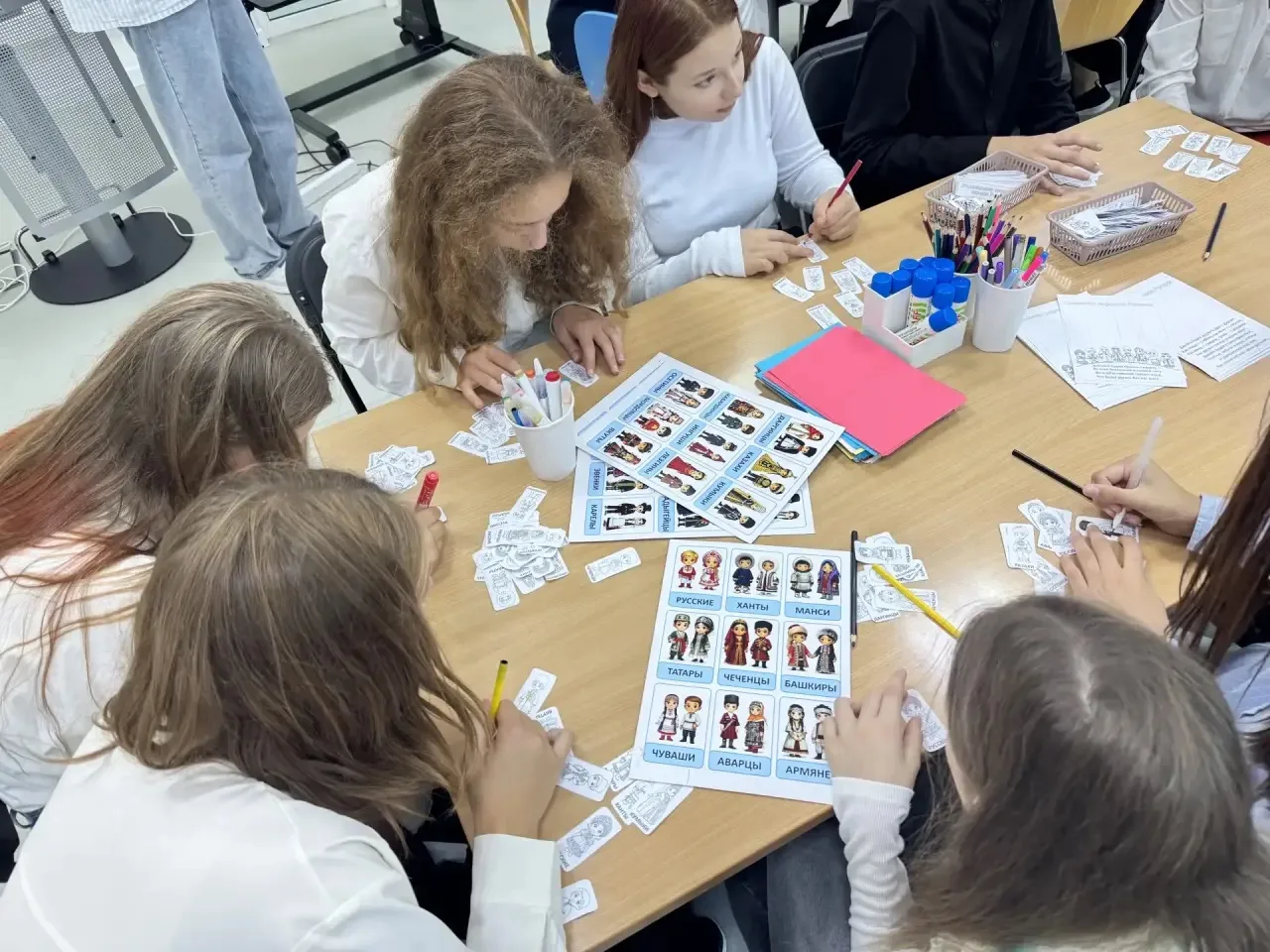 1 сентября ученики 6 «Е» и 6 «Д» классов сразу после классного часа отправились в Окруж...