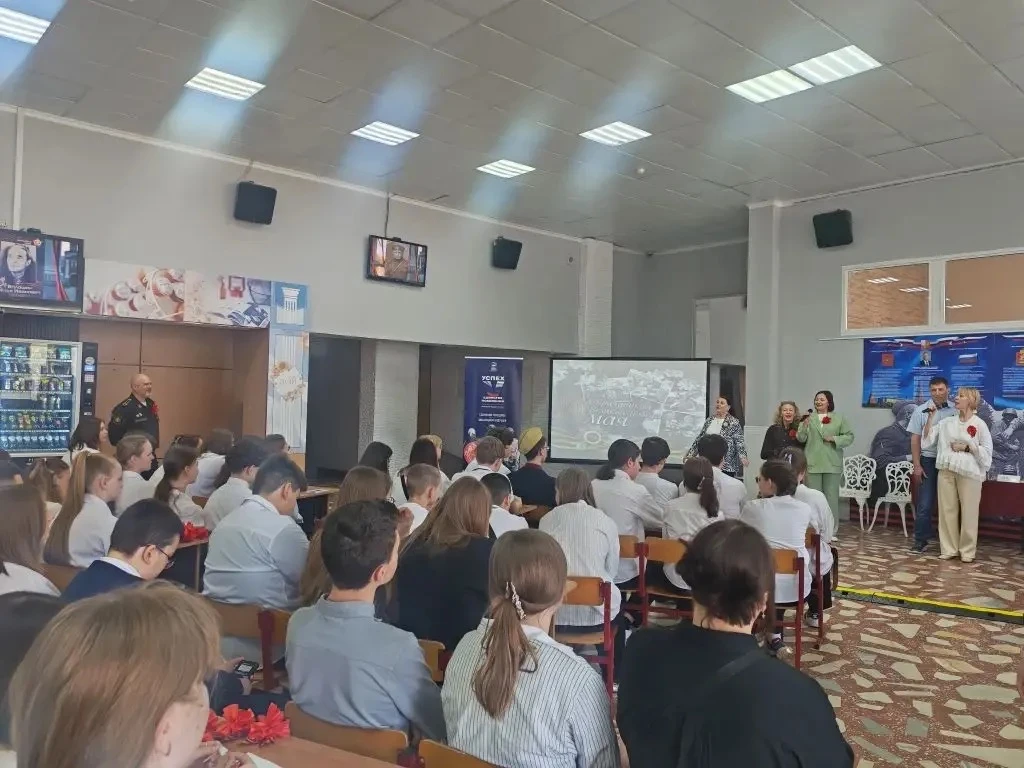 📢 8Б класс принял участие в викторине ко Дню Победы!  Сегодня, 5 мая, ученики 8Б класса с азартом и 