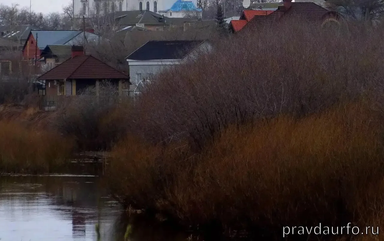 В ХМАО уровень воды в Оби приближается к 10 метрам.
Подтоплено 130 приусадебных участков.
