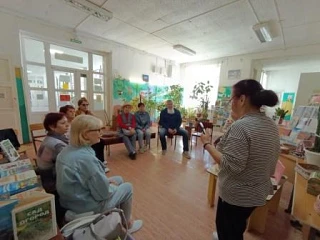 В стенах уютной городской библиотеки им. Островского прошла встреча для получателей соц...