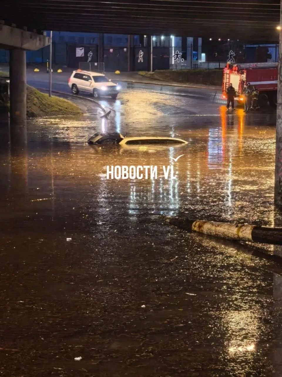 Подборка с потопами в разных районах Владивостока . Как всегда досталось переезду в рай...