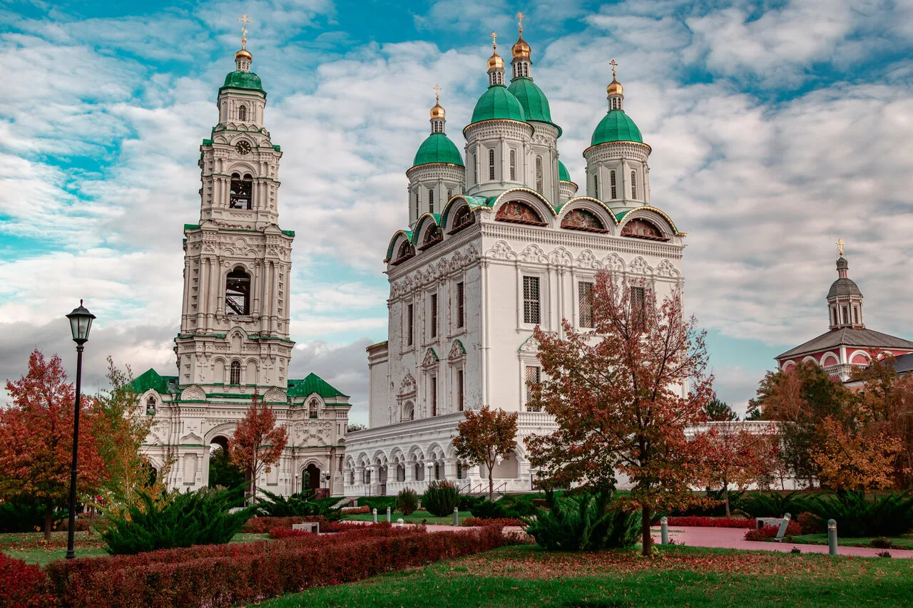 Лето в Астрахани: куда отправиться школьникам и учителям! 🏛️☀️

Привет, дорогие астраханцы! Лето – 