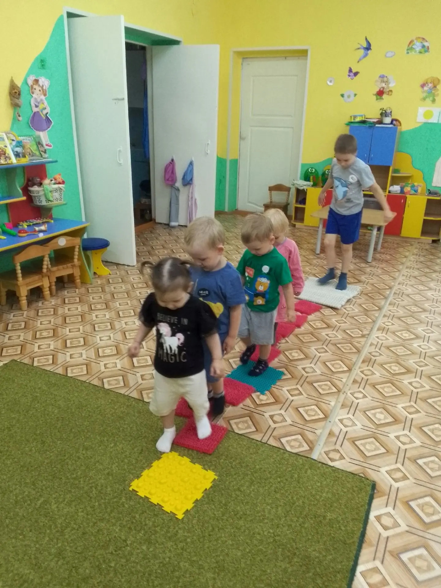 Адаптация в 1 младшей группе "Солнышко".
Адаптация детей к детскому саду - это не простое время, это