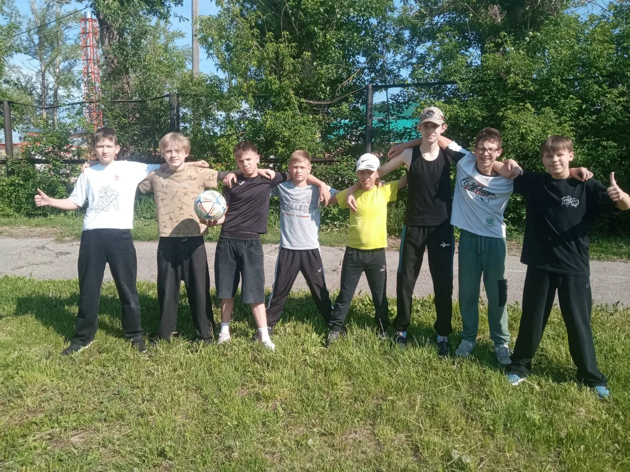 ЛЕТНИЙ КЛУБ
На базе нашей школы работал летний клуб "Футбол". 

Ребята интересно и насыщенно провели