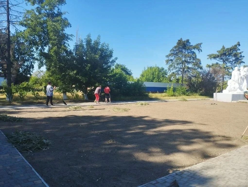 В Скадовском округе привели в порядок памятники воинам Великой Отечественной и героям СВО

В Скадовс