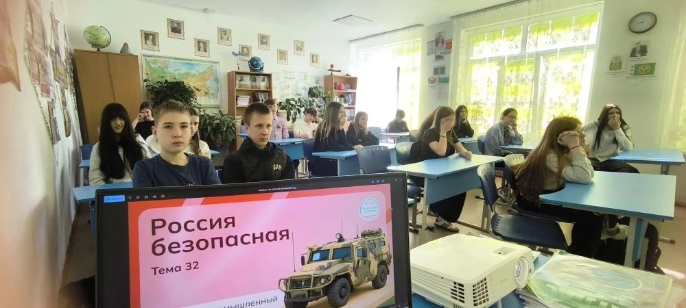 В МАОУ Сорокинской СОШ № 3 и ее филиалах прошли очередные занятия всероссийского просве...