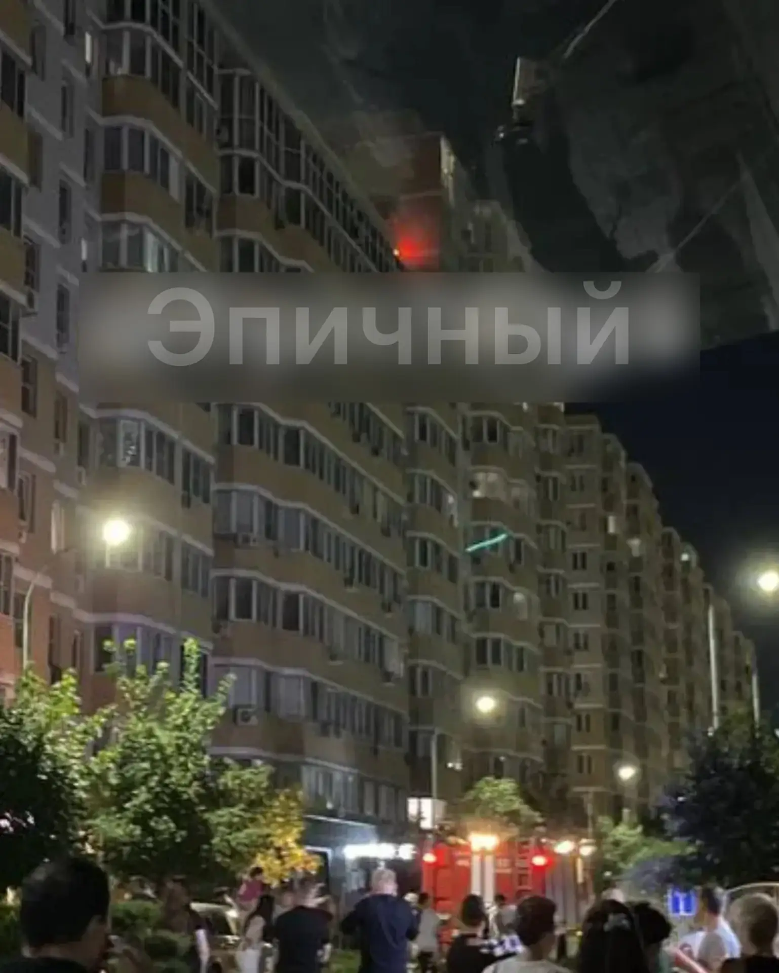 Пожар в ЖК «Светлоград» - горит квартира на верхнем этаже