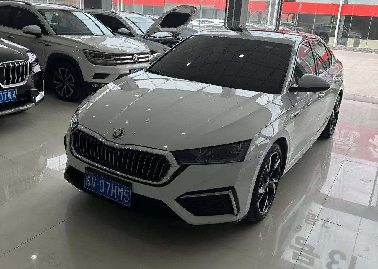 🔴 Škoda Octavia / Mingrui
Пробег: 18 978 км

Что по второй машине:
• левая передняя фара заменена
•