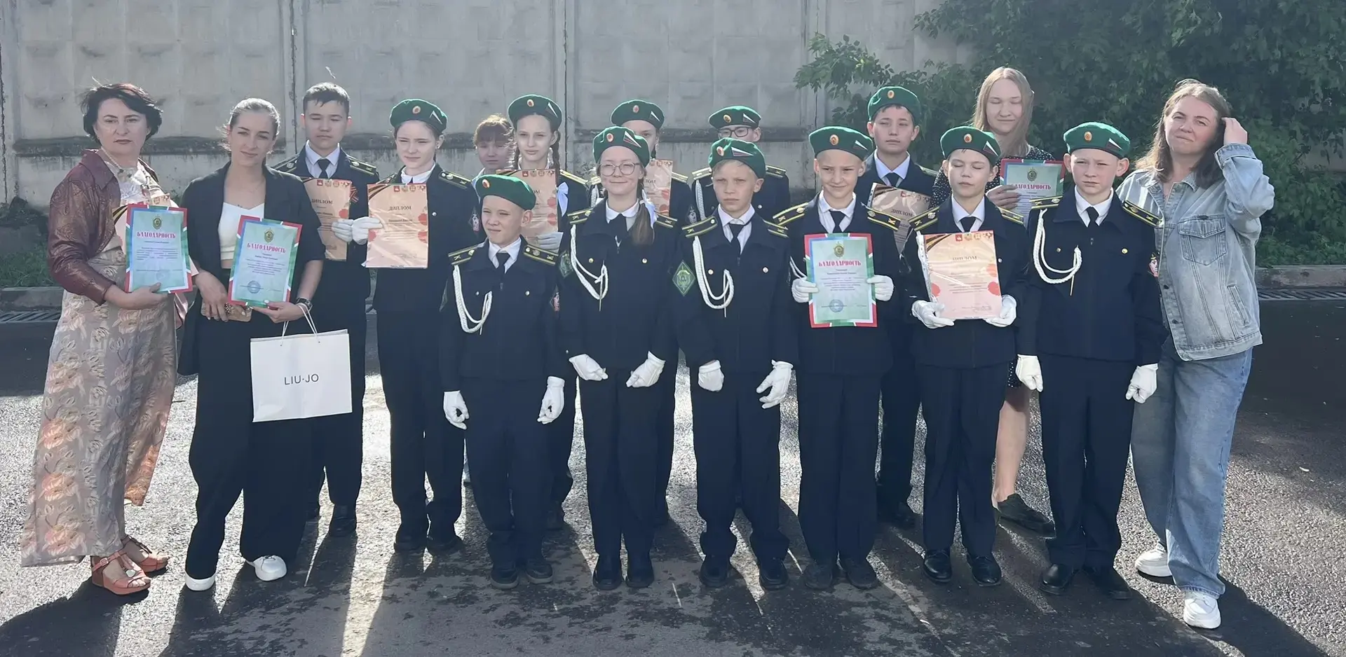 В МПЦ "Граница" состоялось торжественное построение, посвященное итогам года.
Наш 5К класс тоже был 