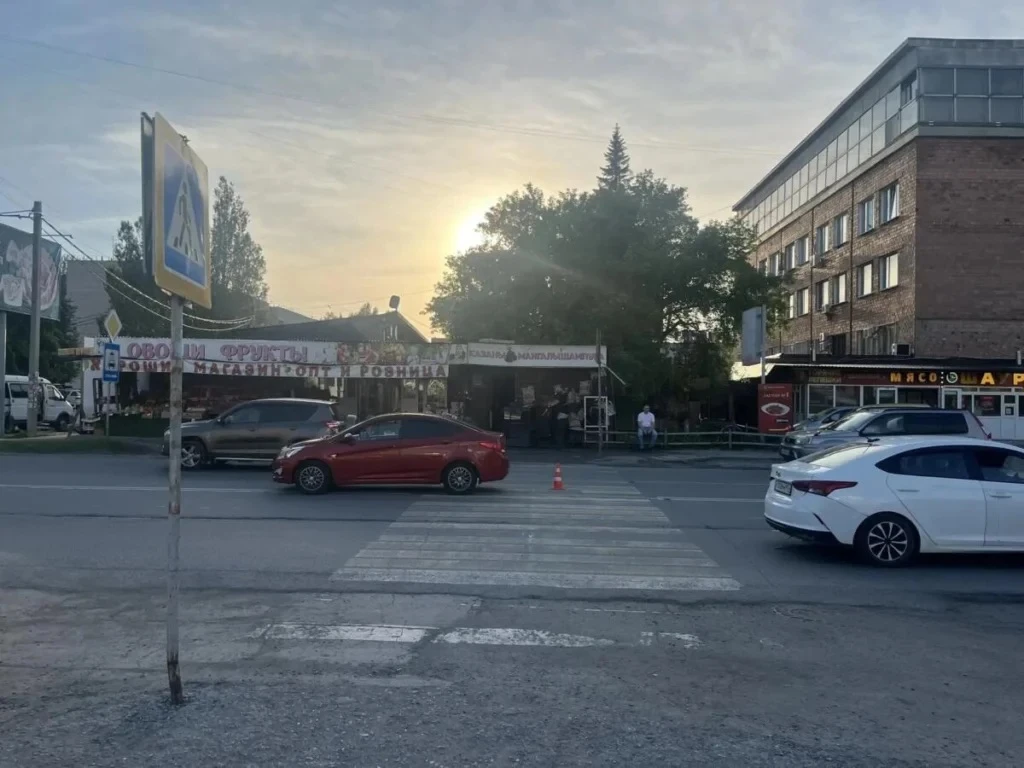 В Бердске водитель сбил маму с малышом в коляске 

Вечером 13 июня на улице Первомайской в Бердске п