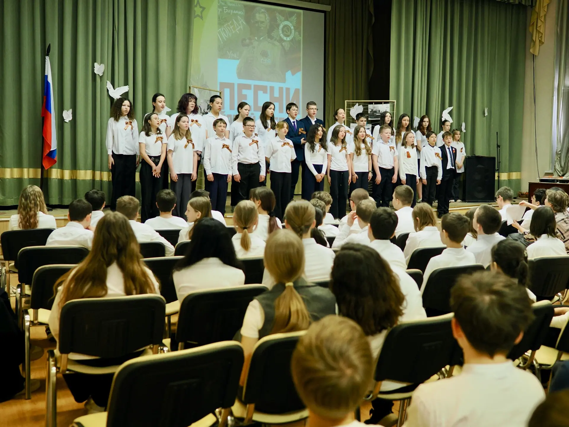 ПЕСНИ ВОЕННЫХ ЛЕТ (Часть 3)  🙌 Все дни на этой неделе в каждом корпусе «Глории» были наполнены празд