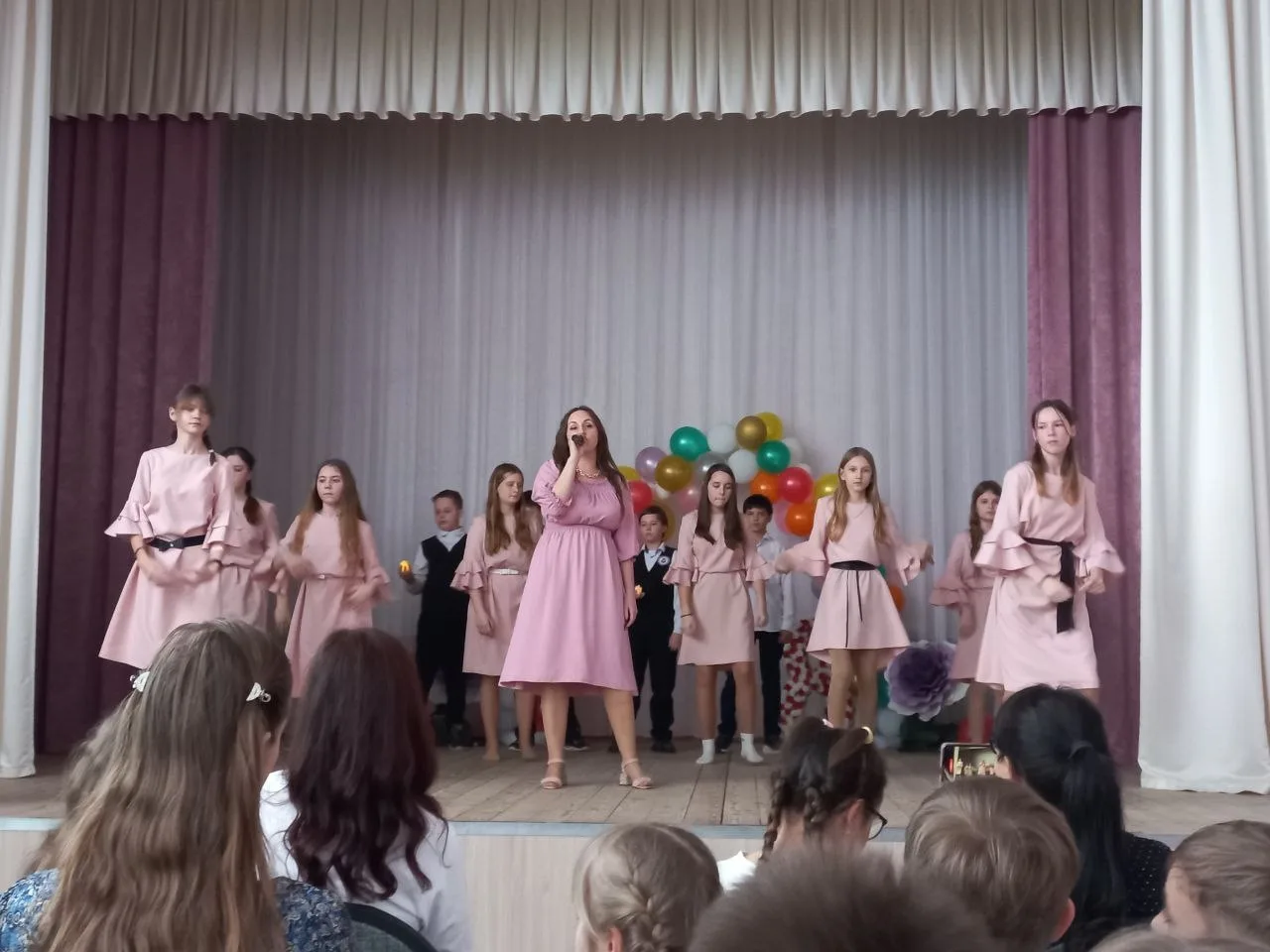 ✨ Праздничный концерт к 8 Марта в нашей школе! ✨