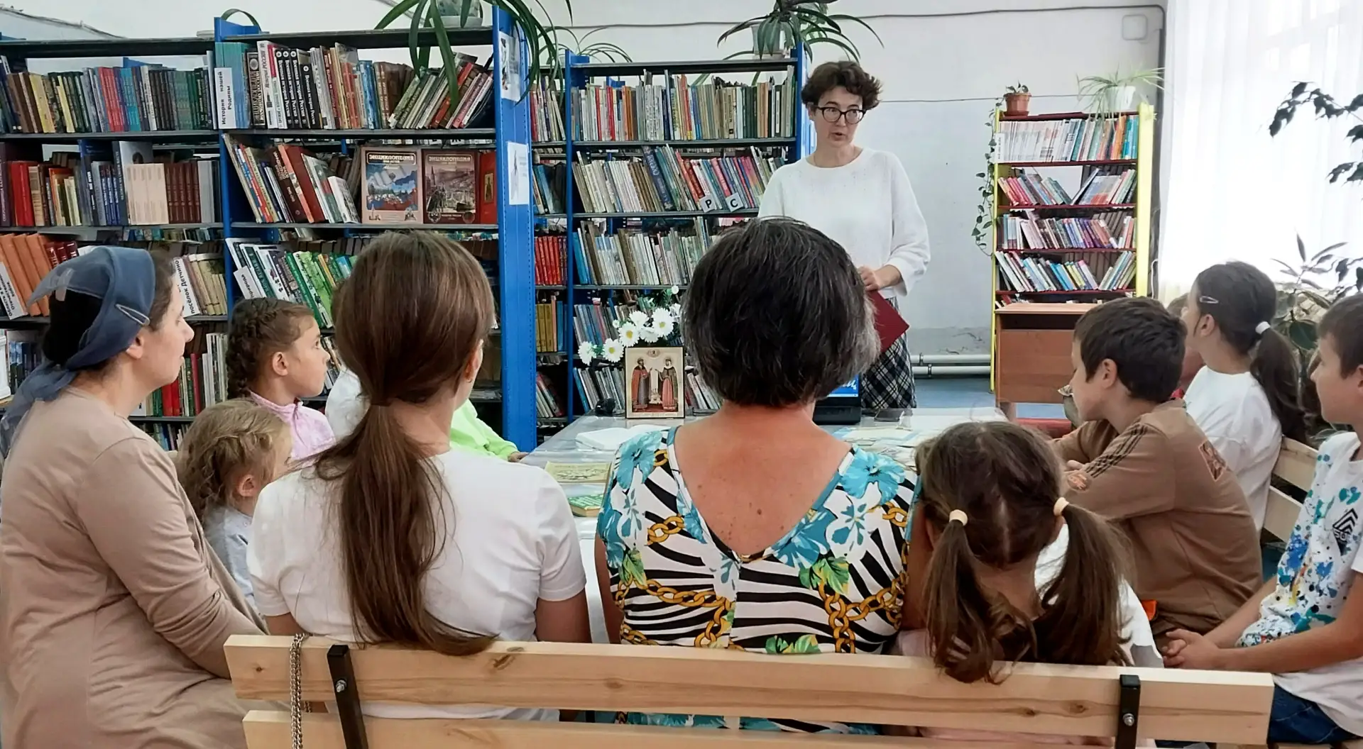 «Семья – история любви»

8 июля, в День семьи, любви и верности, Детчинская библиотека пригласила го