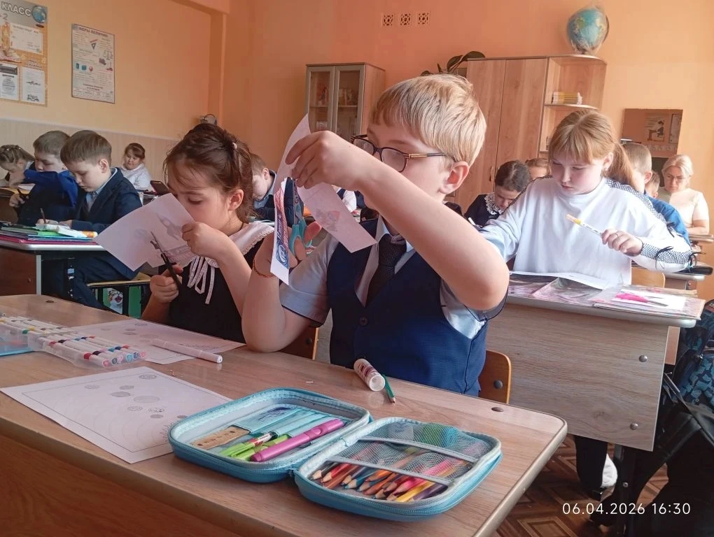 🚀 Неделя космоса в нашей школе началась с энтузиазма!  В рамках стартовавшей недели космоса учащиеся