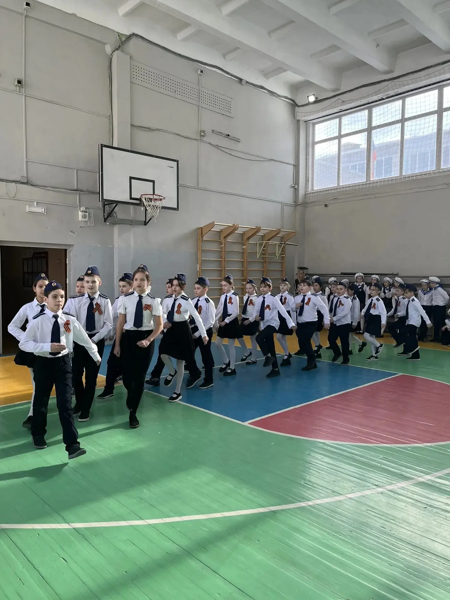 Сегодня прошли смотры строя и песни у 3-4 классов. Каждый взвод был награждён за победу в одной из н