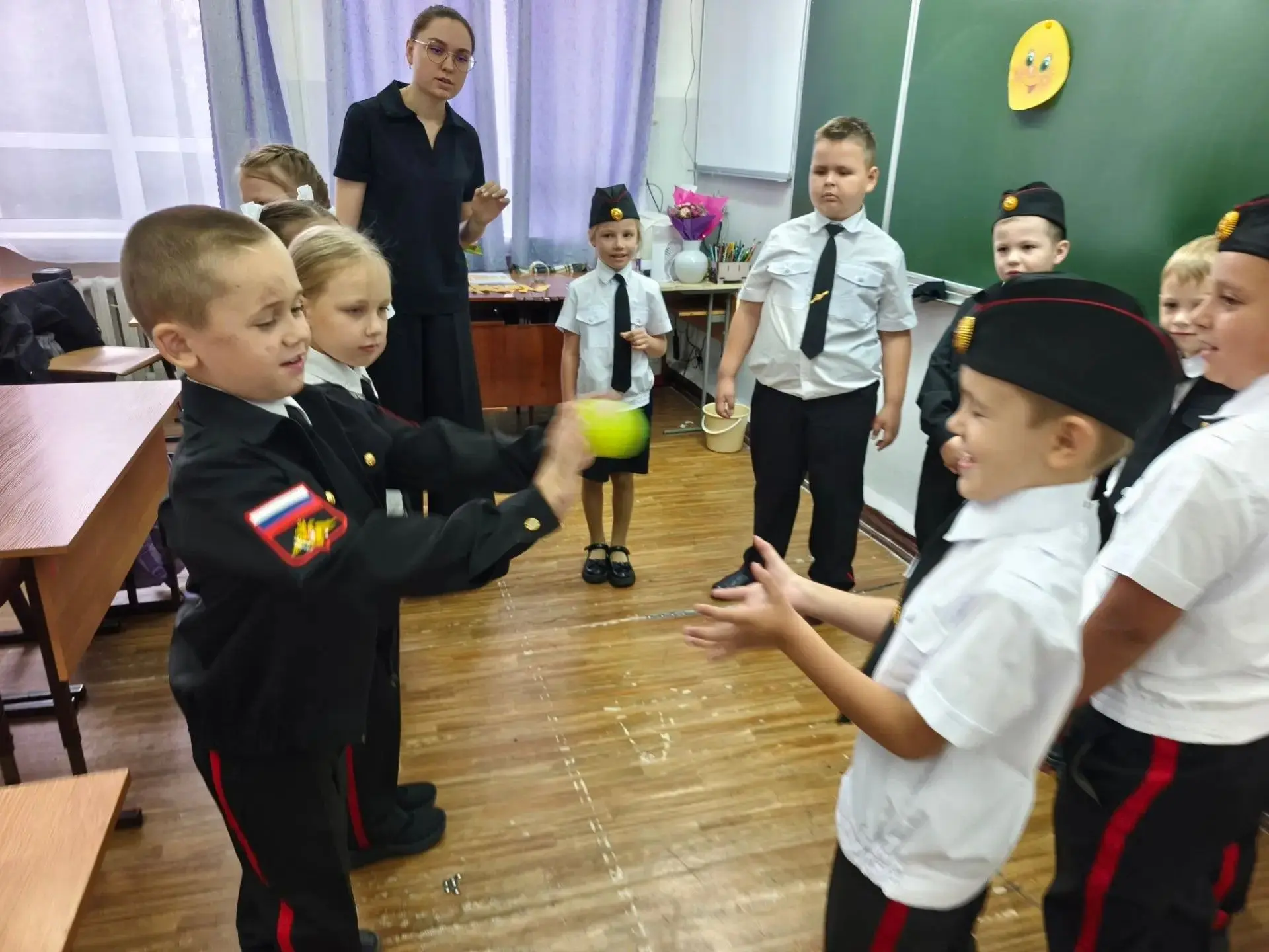 🇷🇺 В МОУ СОШ № 16 стартовала программа «Орлята России»! 🦅