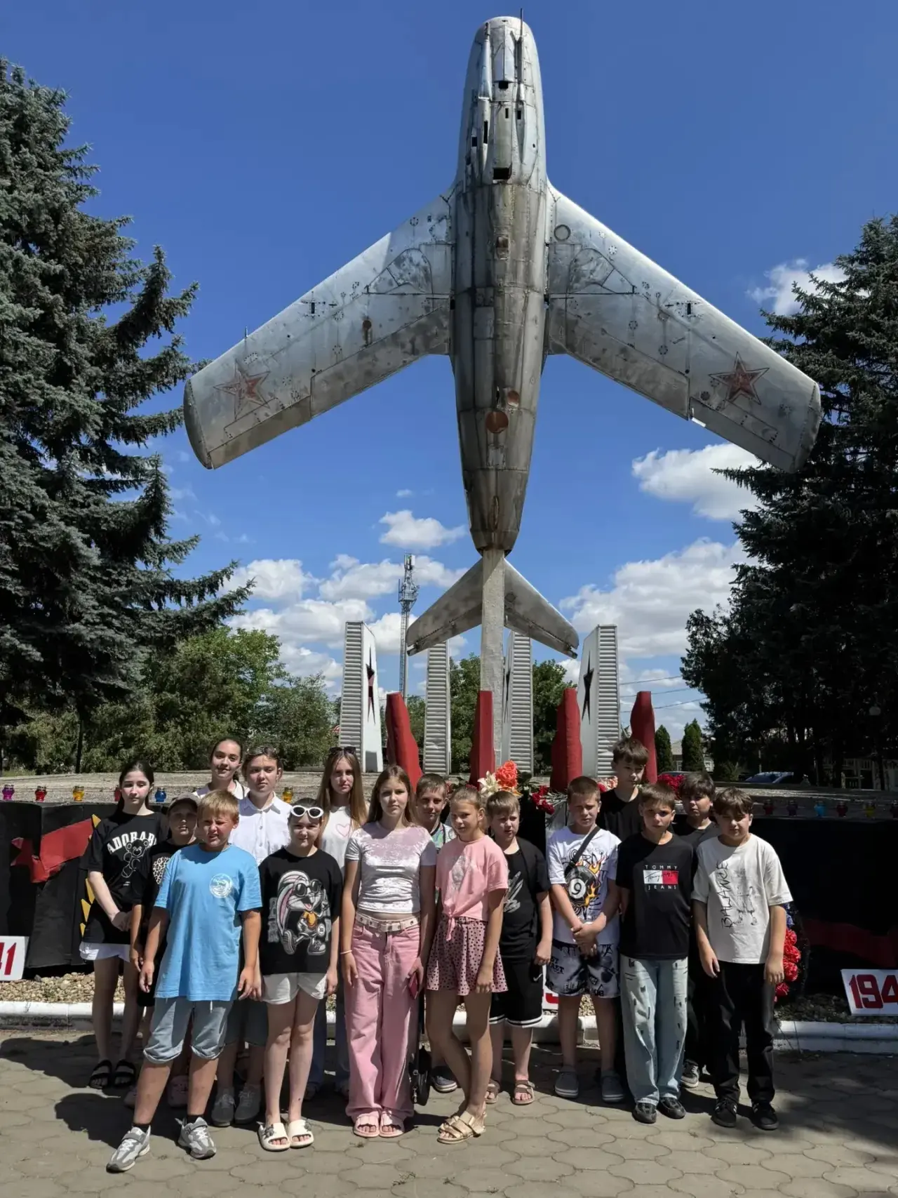 «22 июня ровно в 4 часа…» 🕯️✈️

Сегодня, в День памяти и скорби, наши ребята собрались у памятника-