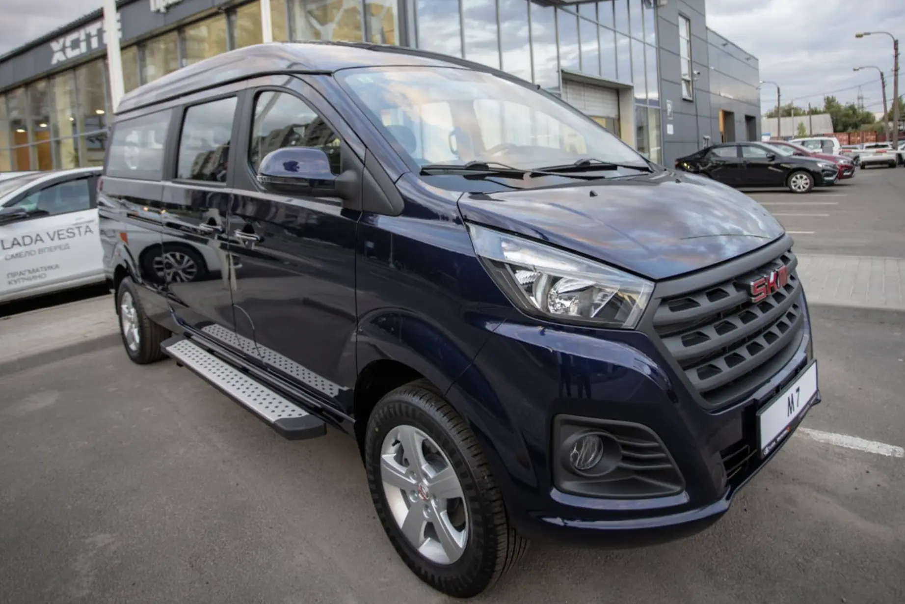 Новый надежный минивэн АвтоВаза вышел в продажу - 7 мест, 2-литра атмосферник и механик...