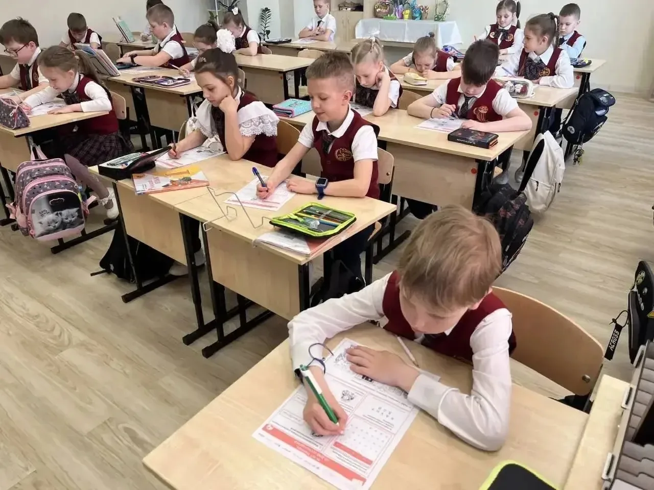 🇷🇺 ТРАДИЦИОННОЕ ПОДНЯТИЕ ФЛАГА И «РАЗГОВОРЫ О ВАЖНОМ»  Каждый понедельник в МБОУ СОШ №11 г. Ессентук