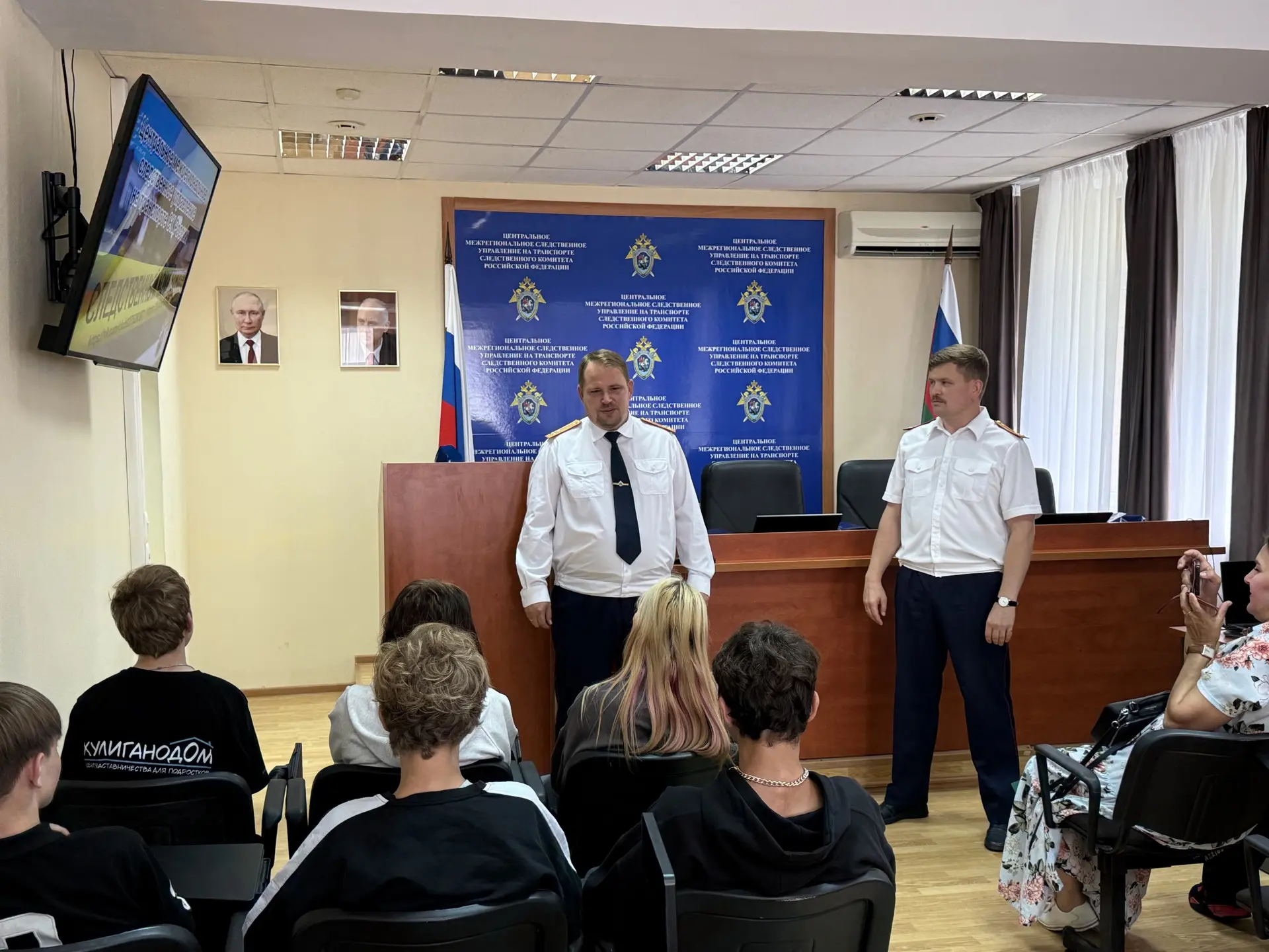 В преддверии Дня знаний в следственном управлении проведена акция «Собери ребёнка в школу»
