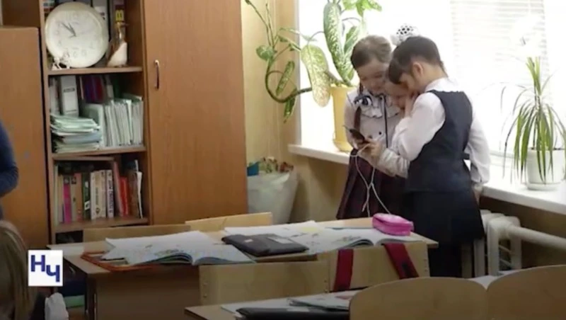 📱83% родителей поддержали запрет телефонов в школах  Большинство российских семей одобряют ограничен