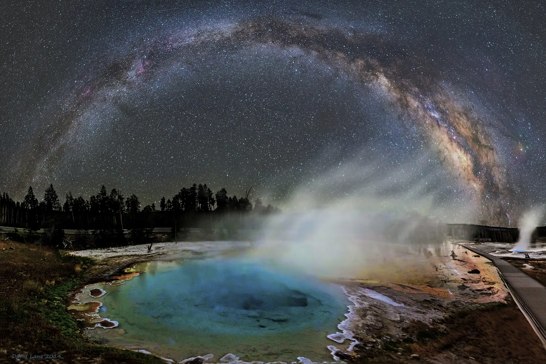 🌌 В соцсетях новый романтический тренд: пары узнают, какой снимок NASA сделало в день ...